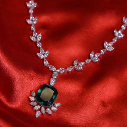Emerald Majesty Diamond Necklace | Santosh Ji Jewellers Moradabad
