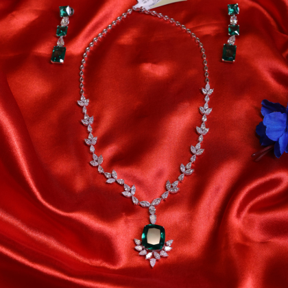 Emerald Majesty Diamond Necklace | Santosh Ji Jewellers Moradabad