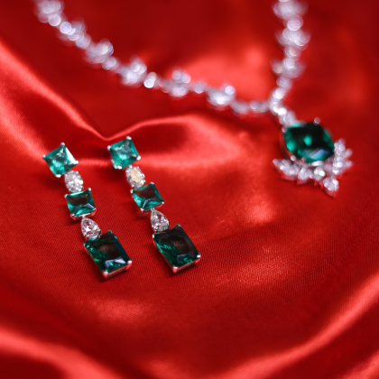 Emerald Majesty Necklace & Earring Set