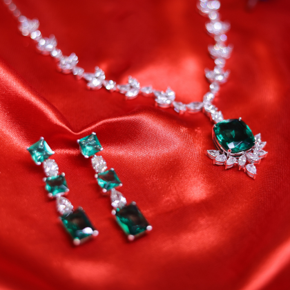 Emerald Majesty Necklace & Earring Set