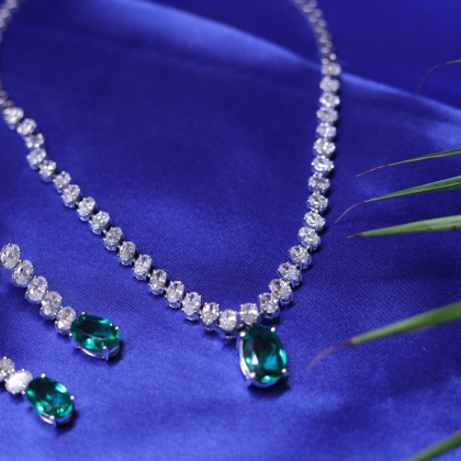 Emerald Radiance Necklace & Earring Set