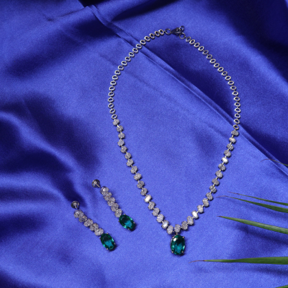 Emerald Radiance Necklace & Earring Set