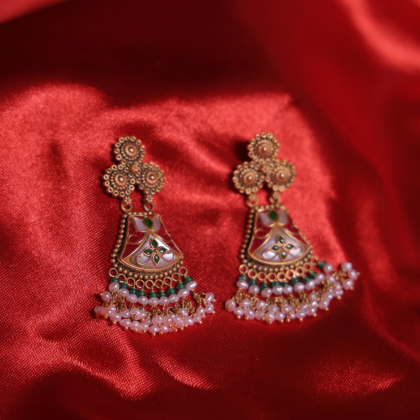 Traditional meenakari choker with pearl details — a masterpiece of timeless elegance.