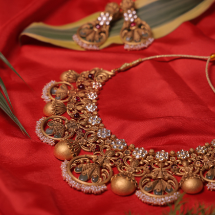 Antique Floral Heritage Necklace Set with Crystal Accents